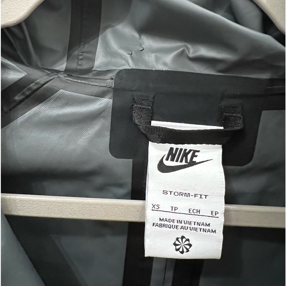 WINDBREAKER NIKE SPORTSWEAR STORM-FIT LEGACY SHELL JACKET - Picture 7 of 8